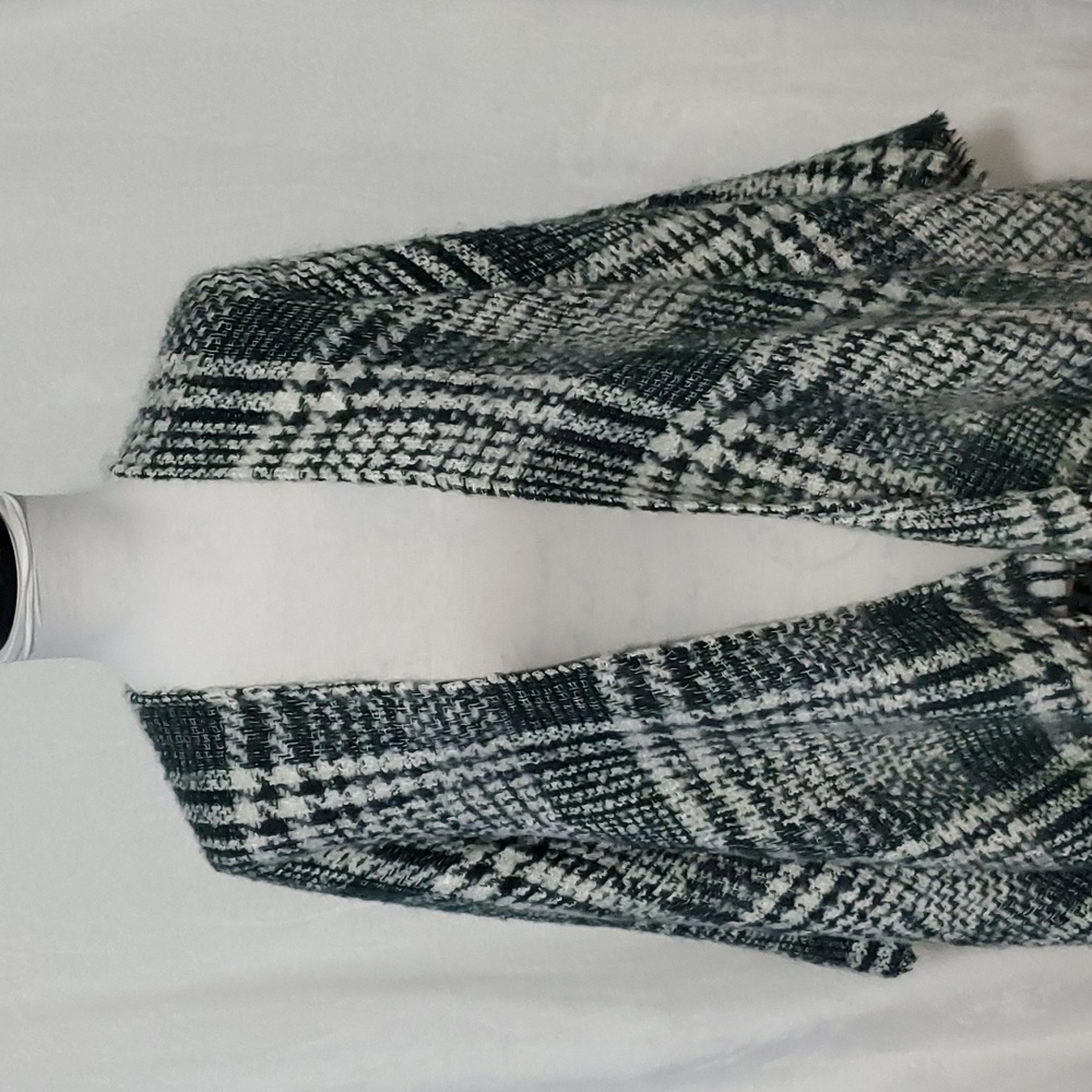 NWT Green And White Poncho Fringe Shall Size OS